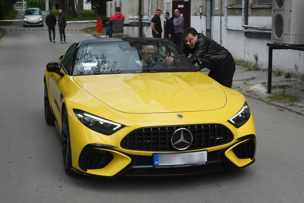 NEKO SE RAZVODI, A NEKO KUPUJE AUTA KAO DA SUTRA NE POSTOJI: Estradni moćnik provozao MAŠINU od koje SKAČE PRITISAK