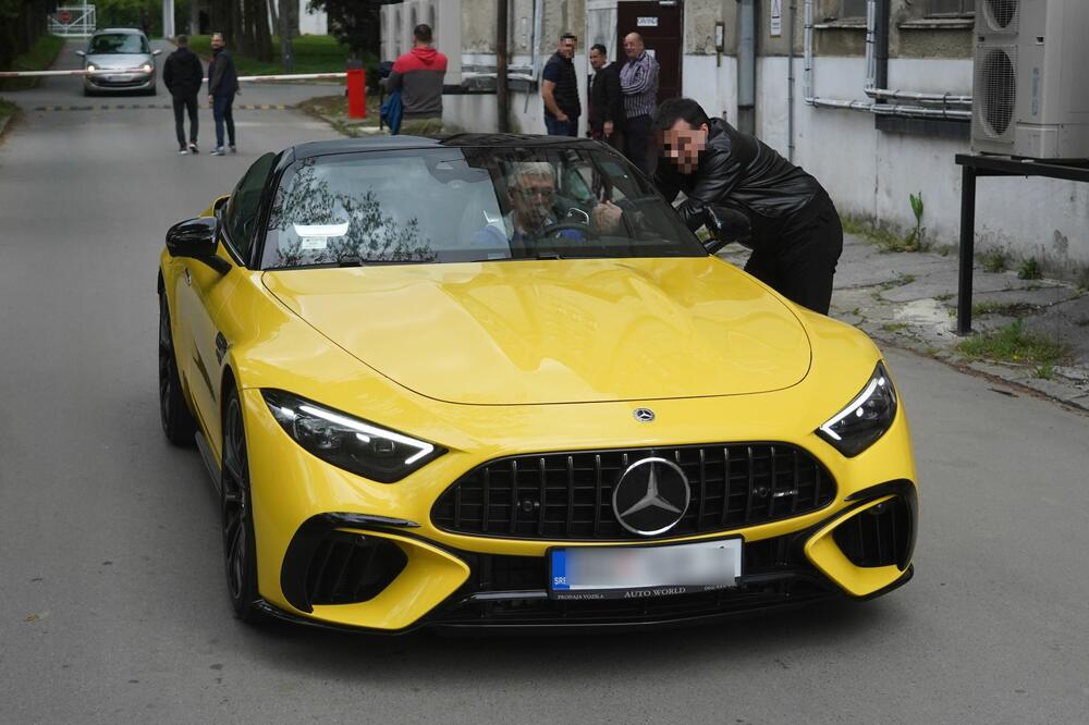 MOĆNIK KOJI DRŽI POLA ESTRADE VOZI SAN SVAKOG SRBINA: Ima najveću KOLEKCIJU MAŠINERIJA, a ovaj mu je NAJNOVIJI