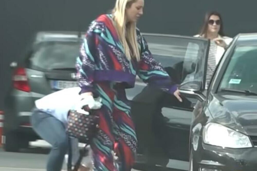 OVAKO IZGLEDA LUNA ĐOGANI U 5.MESECU TRUDNOĆE: Uhvaćena sa ćerkicom, OVAJ trenutak je RAZNEŽIO SVE (VIDEO)