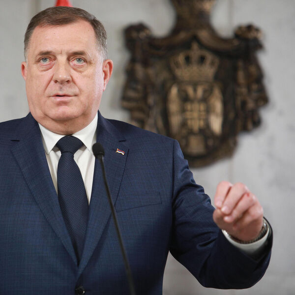 Prvi snimak iz Istočnog Sarajeva! Žandarmerija sa dugim cevima došla po Milorada Dodika! (VIDEO)