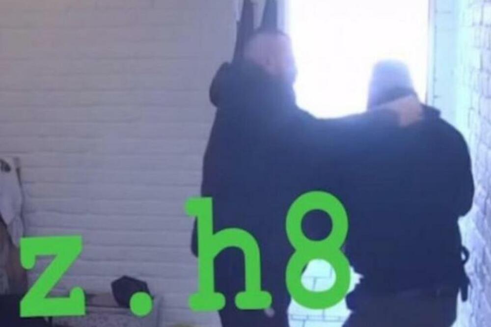 KATASTROFA U ZADRUZI, JEZIVIJE NE MOŽE: Pobesneo pa počeo da DAVI ZADRUGARA, NOKTI SE UREZALI u VRAT