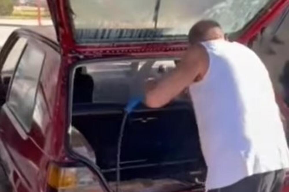"DA GA BAR MOŽE OCEDITI": Zbog URNEBESNOG načina na koji BALKANAC pere GOLFA DVOJKU ljudima OTPALE VILICE (VIDEO)