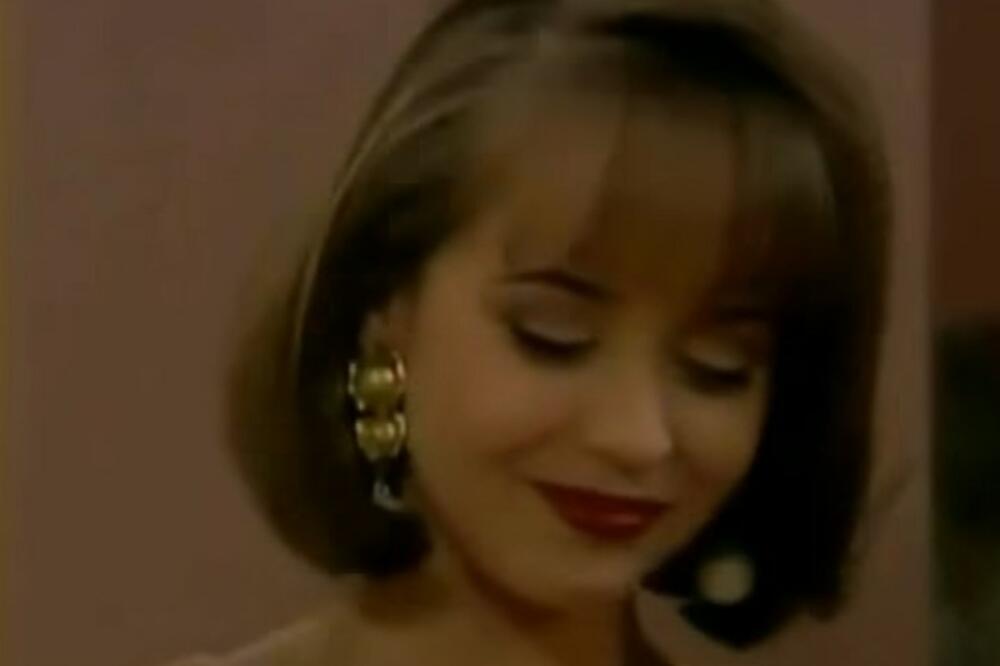 VRELA LATINO ZAVODNICA POZIRALA SA SESTROM KOJA JE BOMBETINA: Sećate se Zlobnice? Obline njene seke će vas oduvati