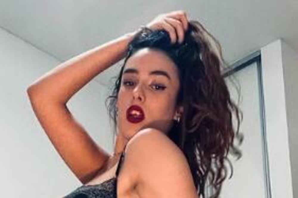 SVI BRUJE O PROFESORKI LEJLI: Objavila primamljivu PONUDU, njene SLIKE ćete GLEDATI NOĆIMA (FOTO)