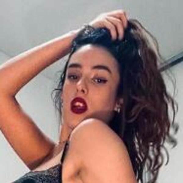 SVI BRUJE O PROFESORKI LEJLI: Objavila primamljivu PONUDU, njene SLIKE ćete GLEDATI NOĆIMA (FOTO)