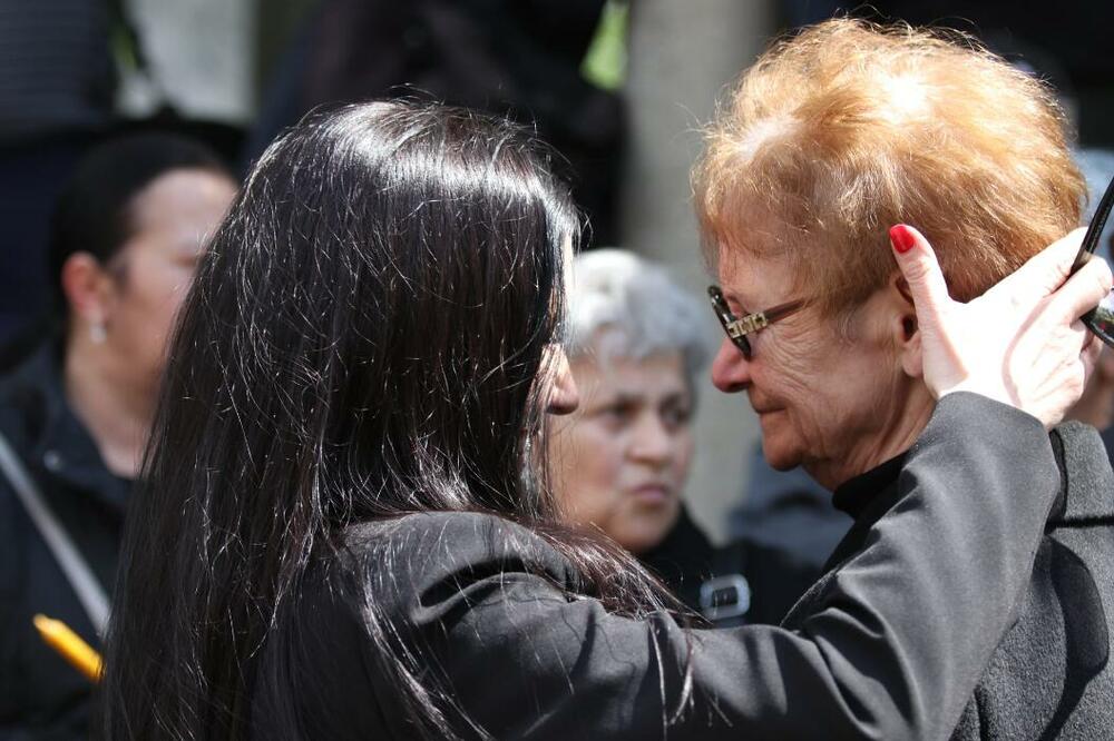 SESTRE NE PRESTAJU DA PLAČU, A TU JE I NJEGOVA TETKA: Porodica pati za IZNENADNIM ODLASKOM voljenog Saše