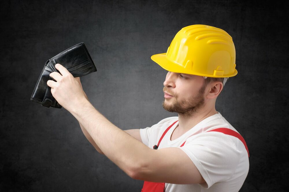 Radnik drži novčanik / ilustracija