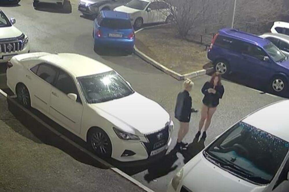 U GLUVO DOBA NOĆI GOTOVO SKROZ GOLE NAPRAVILE SPEKTAKL: Od ovoga SRCE STAJE, pašće vam VILICA zbog SNIMKA! (VIDEO)