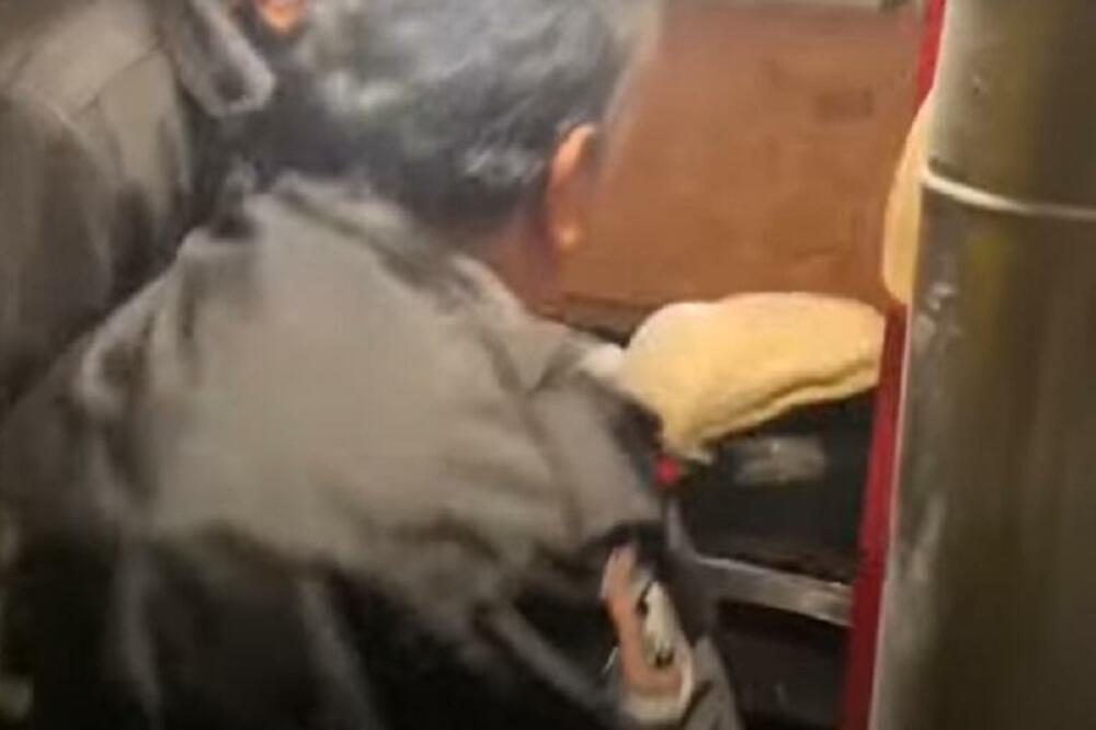 ONO KAD VAM SE DŽINOVSKA NEMAN POJAVI NA KUĆNOM PRAGU: Posle ovog snimka bićete srećni što ne ŽIVITE U AMERICI!