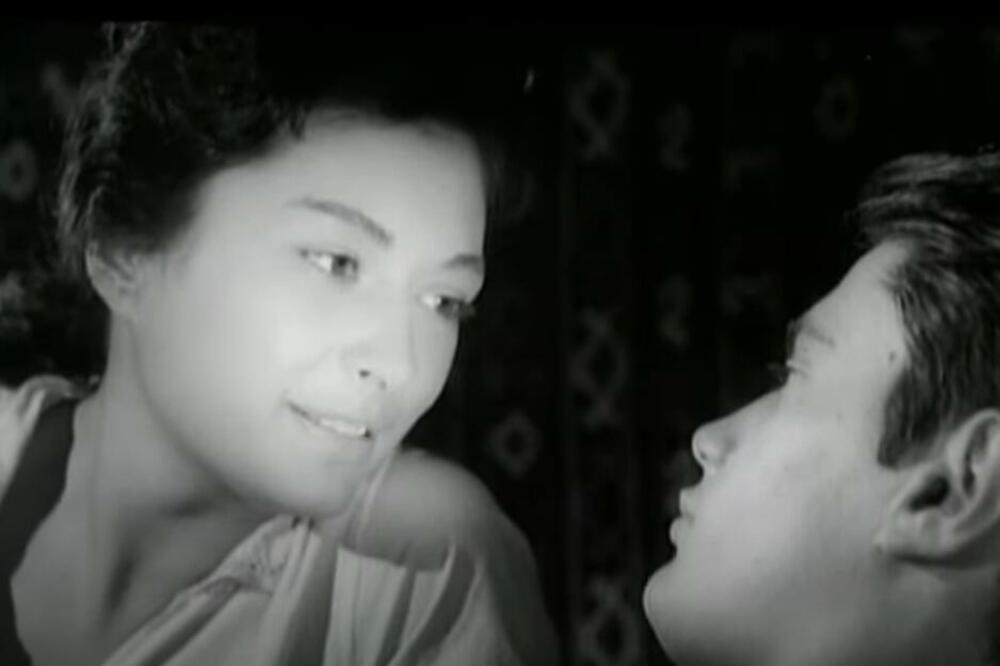 Maloletna se dopisivala sa profesorom, a smrt ih razdvojila bolno! Svi su bili zaljubljeni u nju, evo zašto!