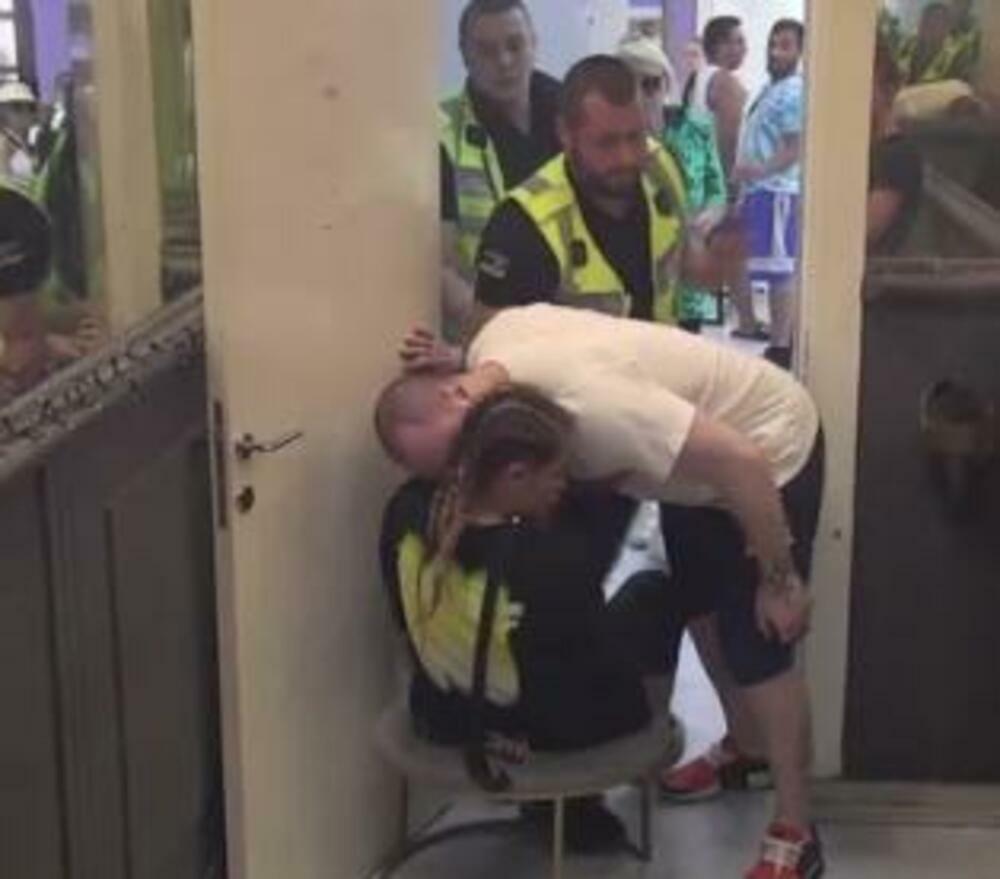 Zvezdan Slavnić napao Anu