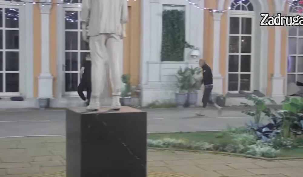 Zvezdan lomio stakla u Zadruzi