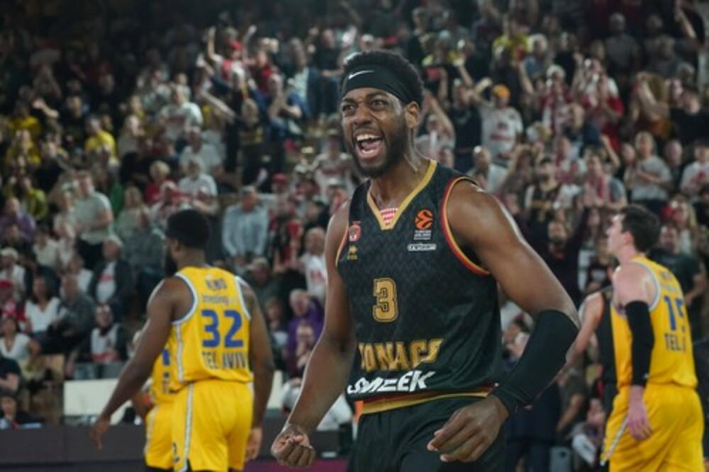 Bomba! Vraća se Džordan Lojd