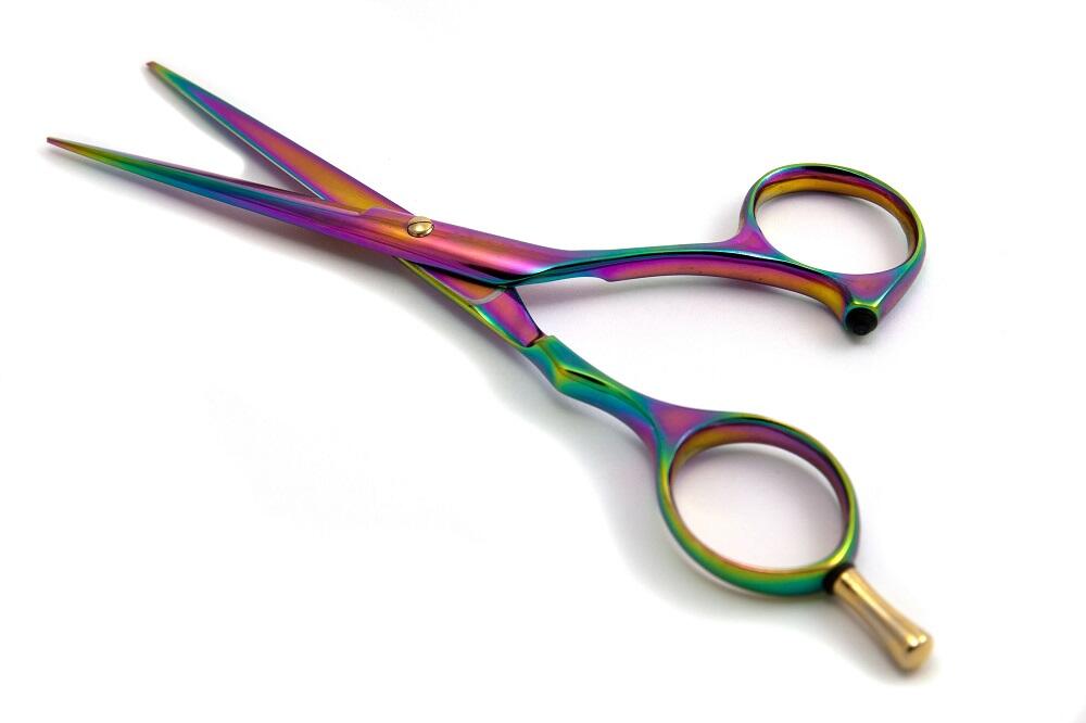 TRIK KOJI ĆETE STALNO PRIMENJIVATI: Za par minuta naoštrite makaze, kao da su nove