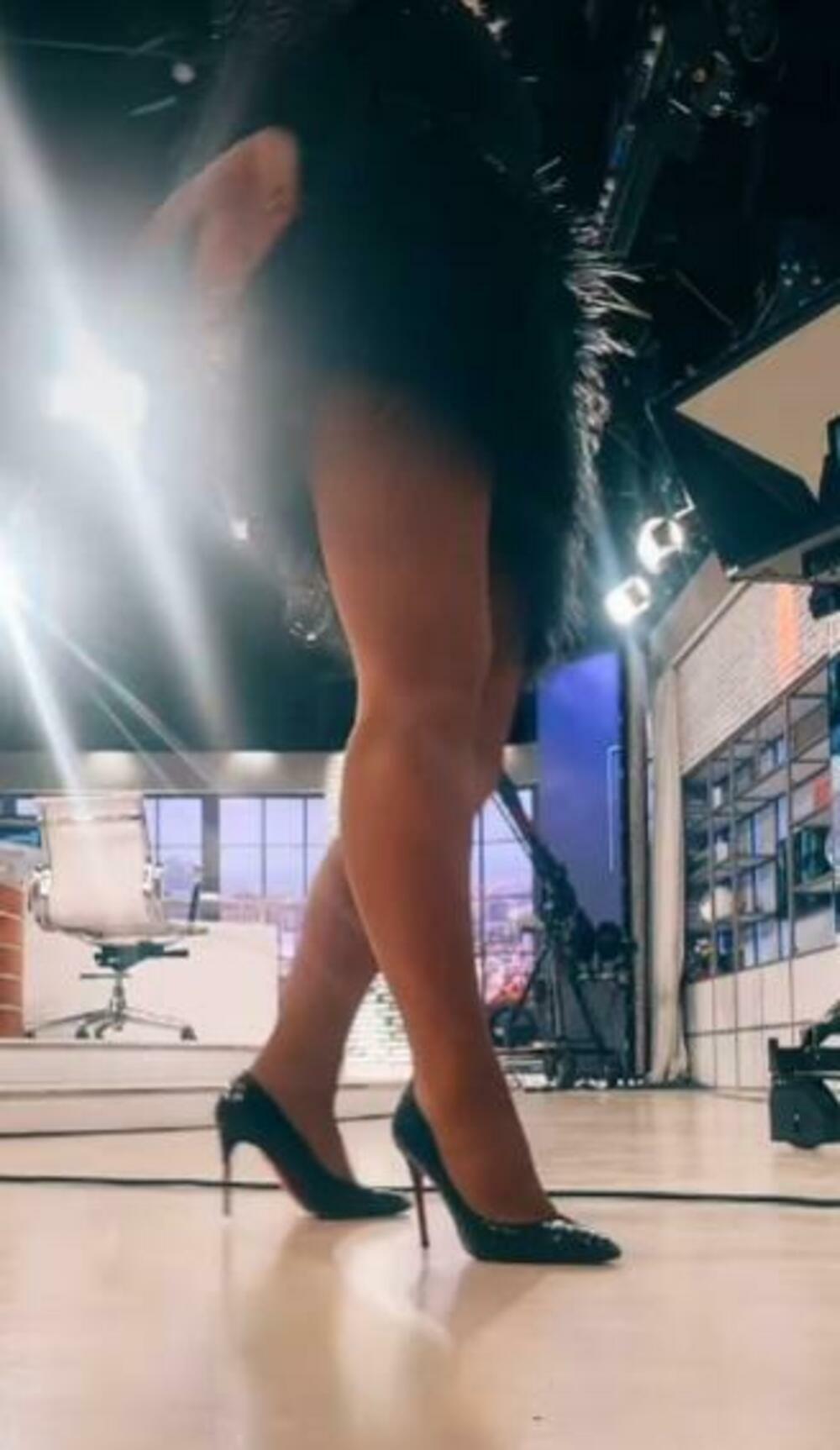 Jovana Jeremić noge