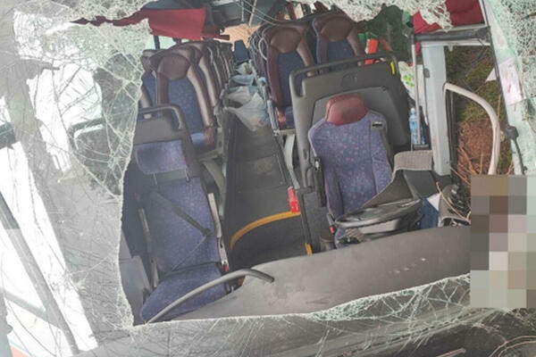 "SIN ME POZVAO U POLA 6 I REKAO DA SU IMALI NESREĆU": Oglasio se otac jednog od putnika iz SMRSKANOG AUTOBUSA
