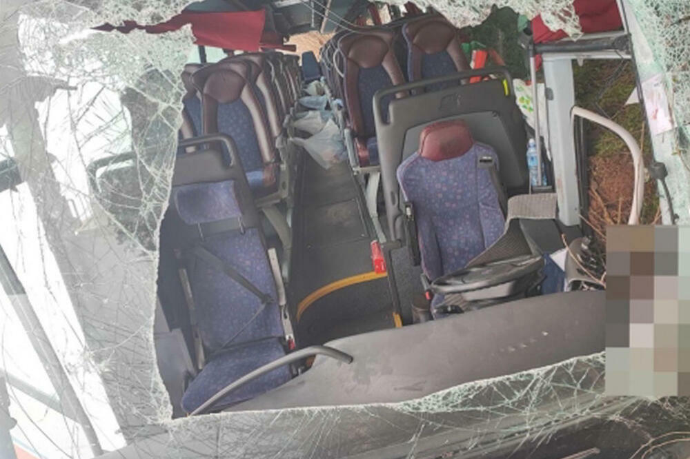 "SIN ME POZVAO U POLA 6 I REKAO DA SU IMALI NESREĆU": Oglasio se otac jednog od putnika iz SMRSKANOG AUTOBUSA