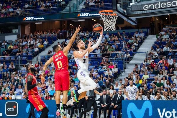 SIMANIĆ BLISTAO, ALI NIJE SKINUO KRUNU KRALJU! Real preokretom do pobede pred Partizan (VIDEO/FOTO)