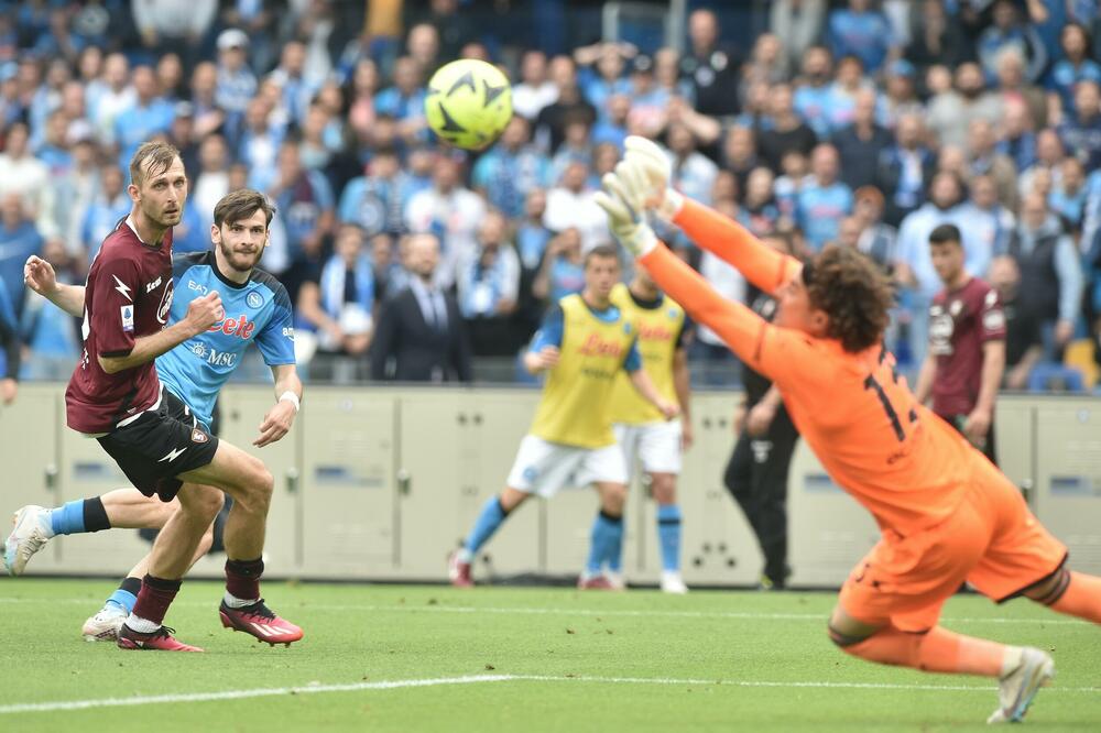 NAPULJ BIO SPREMAN ZA EUFORIJU, ALI JOŠ NEMA TITULE: Salernitana odložila veliko slavlje! (FOTO)