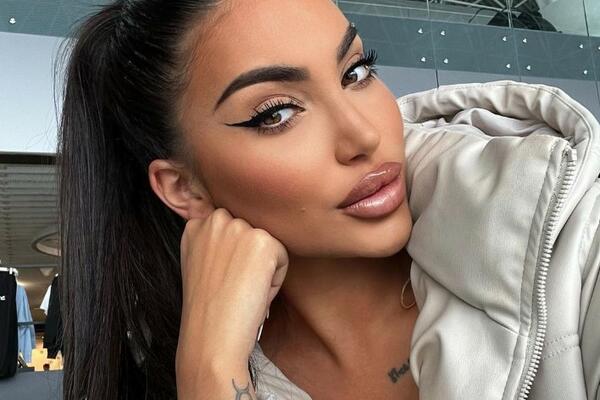 VRELA RODIĆKA SE ZAIGRALA NA KREVETU U DONJEM VEŠU: Gledate na sopstvenu ODGOVORNOST! (FOTO)