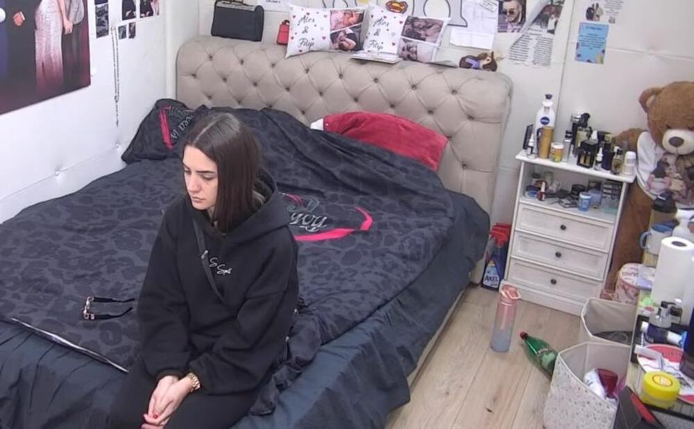 Anđela ne prestaje da se ponižava