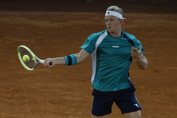 TRILER U MADRIDU TRAJAO DO PONOĆI: Fokina izbacio "danskog Alkarasa" posle 3 sata tenisa (VIDEO)