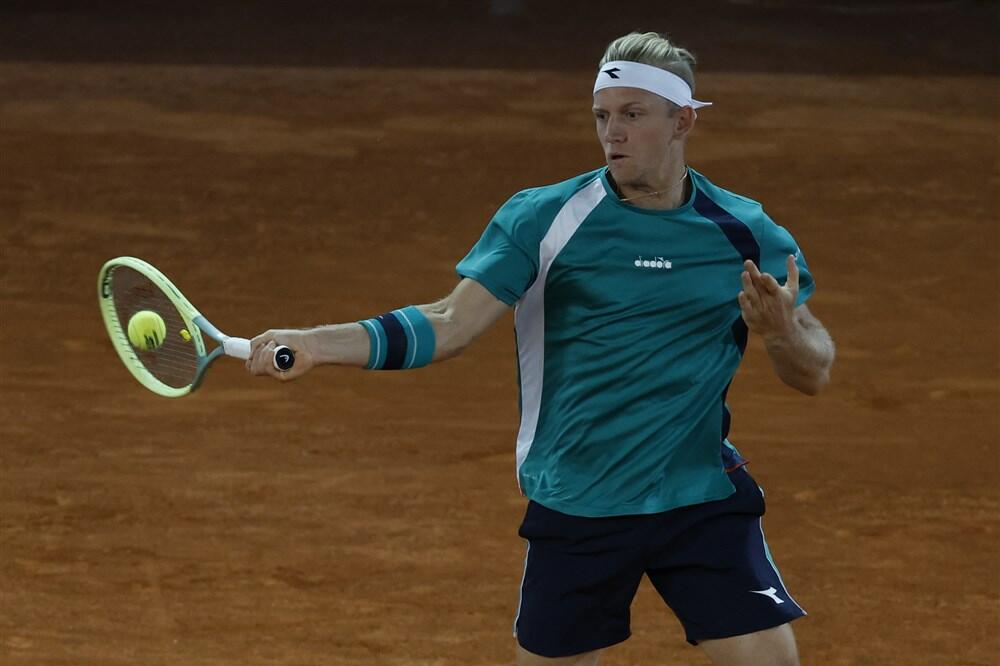 TRILER U MADRIDU TRAJAO DO PONOĆI: Fokina izbacio "danskog Alkarasa" posle 3 sata tenisa (VIDEO)