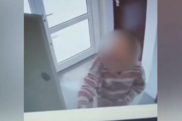 ŠTA RADI OVAJ ČOVEK? Misteriozni muškarac gasi osigurače i nečim poliva vrata u gradi na Zvezdari, SVAŠTA (VIDEO)