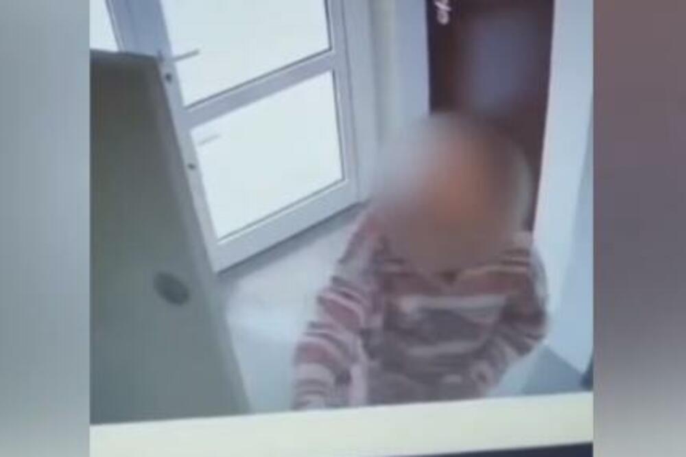 ŠTA RADI OVAJ ČOVEK? Misteriozni muškarac gasi osigurače i nečim poliva vrata u gradi na Zvezdari, SVAŠTA (VIDEO)