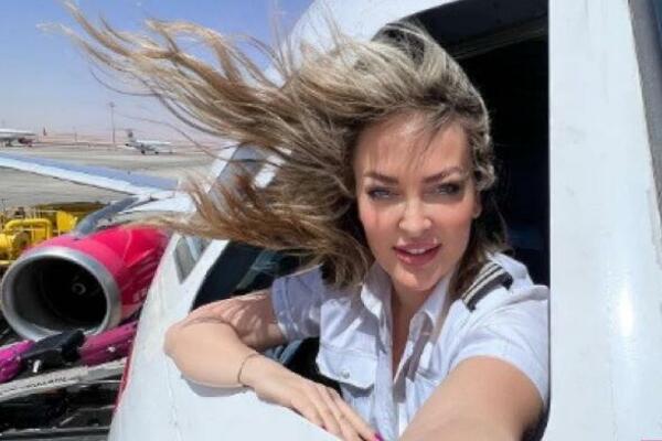 IVANA JE NAJLEPŠA PILOTKINJA U SRBIJI: Za ovom vatrenom plavušom svi se okreću, vrela je kao Sahara (FOTO)