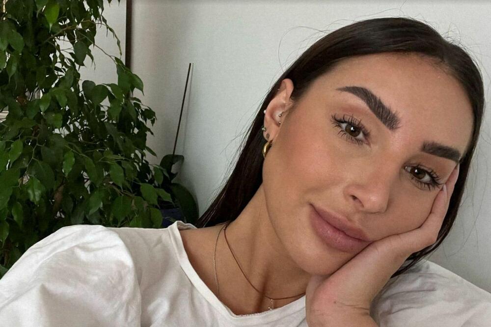 POZNATA RIJALITI ZVEZDA OTKRILA KOLIKA JE BILA PRVA PLATA KOJU JE PRIMILA: Izneverovaćete zbog CIFRE