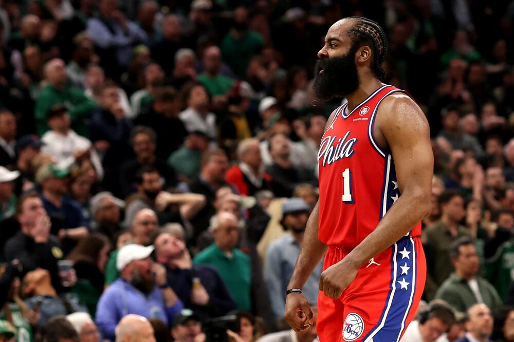 Slavlje Džejmsa Hardena na utakmici Bostona i Filadelfije