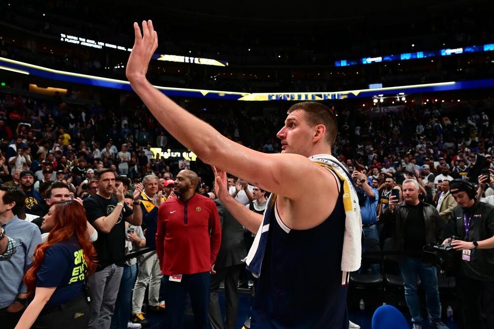 "NADAM SE DA ĆE BITI SUNČAN DAN, PA ĆU VEROVATNO BITI U BAZENU..." Jokić nasmejao sve zbog pitanja o MVP priznanju