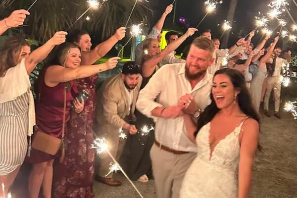 NAKON OVE SLIKE S VENČANJA, USLEDIO STRAŠAN HOROR: Mladoženja se probudio, u kesici našao nešto što ga je slomilo