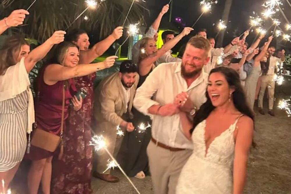 NAKON OVE SLIKE S VENČANJA, USLEDIO STRAŠAN HOROR: Mladoženja se probudio, u kesici našao nešto što ga je slomilo