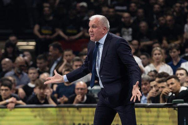 ŽELJKO OBRADOVIĆ "EKSPLODIRAO": Trener Partizana URLAO na igrače! (VIDEO)