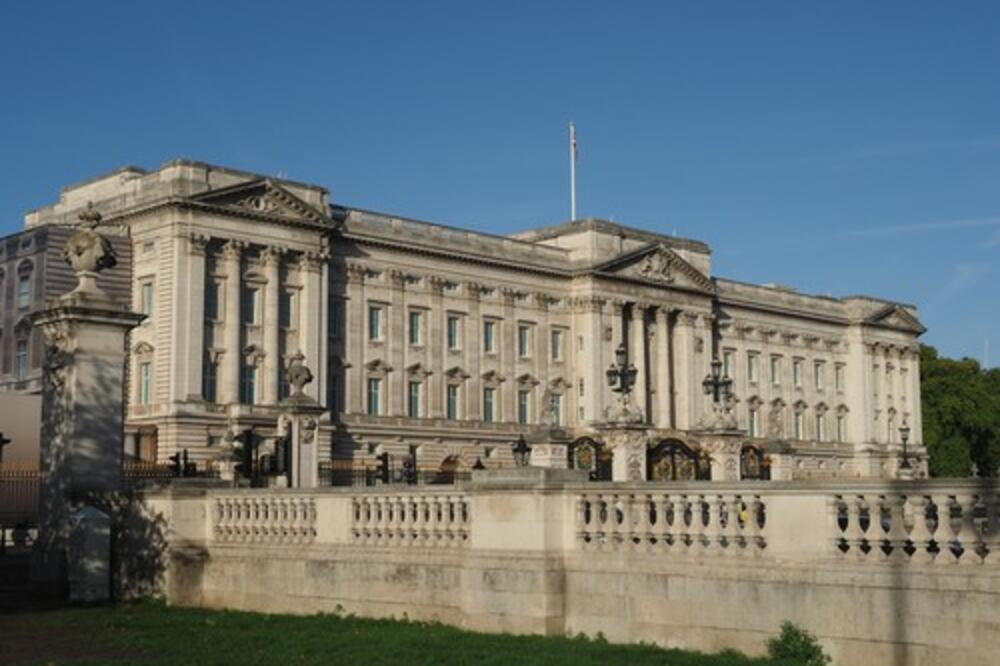 OVO JE SRBIN KOJI JE ODUŠEVIO ENGLESKU KRALJICU SVOJIM UMEĆEM: Bio njen LIČNI FRIZER čak dve decenije!