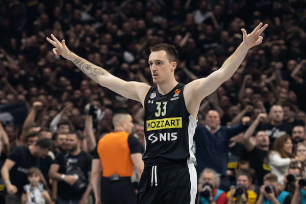 DANILO ŽESTOKO RAZOČARAO GROBARE: Anđušićev tvit IZAZVAO buru! (FOTO)