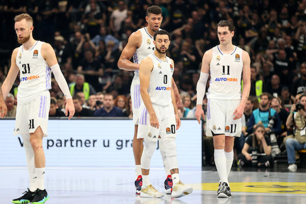 SVI OSTALI U ŠOKU: Košarkaši Reala odali počast stradalim žrtvama u Beogradu! (VIDEO)