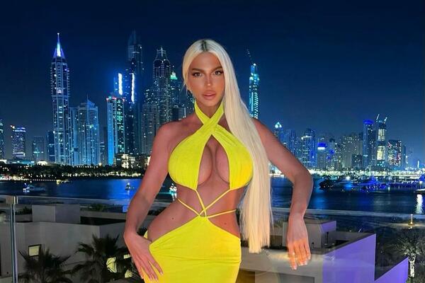 KARLEUŠA ZAGREJALA VRELIM SNIMKOM U NOVOGODIŠNJOJ NOĆI: Pokazala čime RASPOLAŽE i kako se UVIJA, nije za MALOLETNE