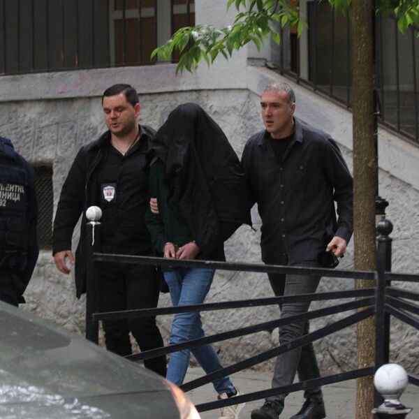 PRIKAZAN SNIMAK DEČAKA UBICE KAKO PUCA I DOBIJA INSTRUKCIJE: "Nemoj stavljati prst na obarač ukoliko nisi spreman!"