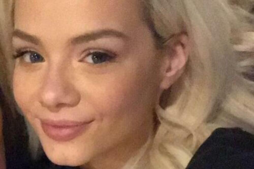 ZARAĐUJE PARETINE NA NAJBIZARNIJI NAČIN: Muškarci LUDE za njenim STOPALIMA, a plaćaju joj za ovu GADOST