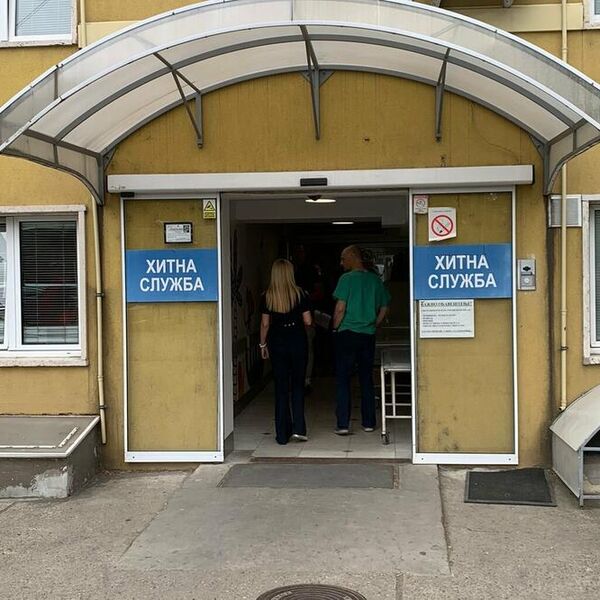 "Kamere ne pokrivaju taj deo": Oglasila se direktorka škole nakon što je pala kapija na devojčicu