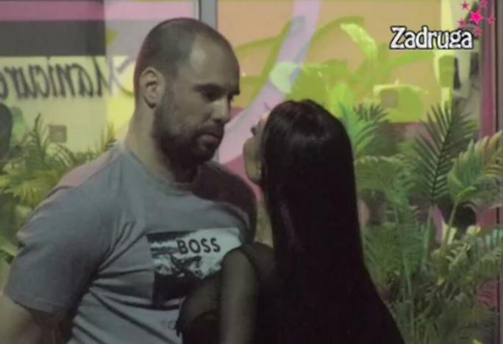  Šta ti hoćeš od mene - rekla je Maja