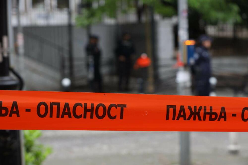 POTRESENI RODITELJI ČEKAJU DECU, TRESU SE I PLAČU: Detalji drame u Beogradu, devojčica donela KUHINJSKI NOŽ u školu