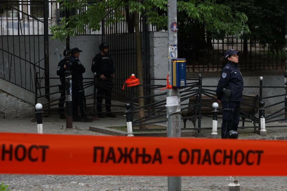 "BILA JE U KRVAVOJ MAJICI, JER JE PALA PREKO DEČAKA KOJI JE UPUCAN": Oglasio se OTAC preživele devojčice