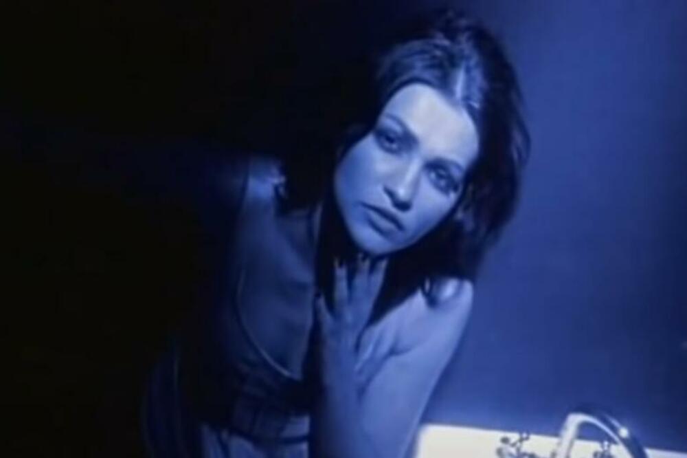 KOMŠIJE UZNEMIRENE KRVAVIM ČINOM UČENIKA: HRVATSKA pevačica se obratila BOLNIM REČIMA