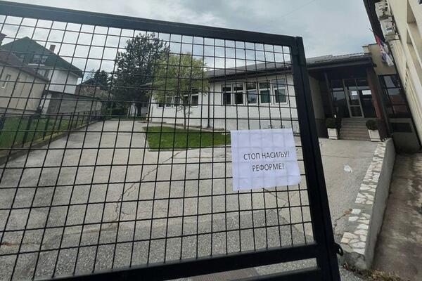 UČENICI IZ GORNJEG MILANOVCA POSLALI SNAŽNU PORUKU POVODOM TRAGEDIJE: Njihove reči TREBA SVI DA ČUJU! (VIDEO)