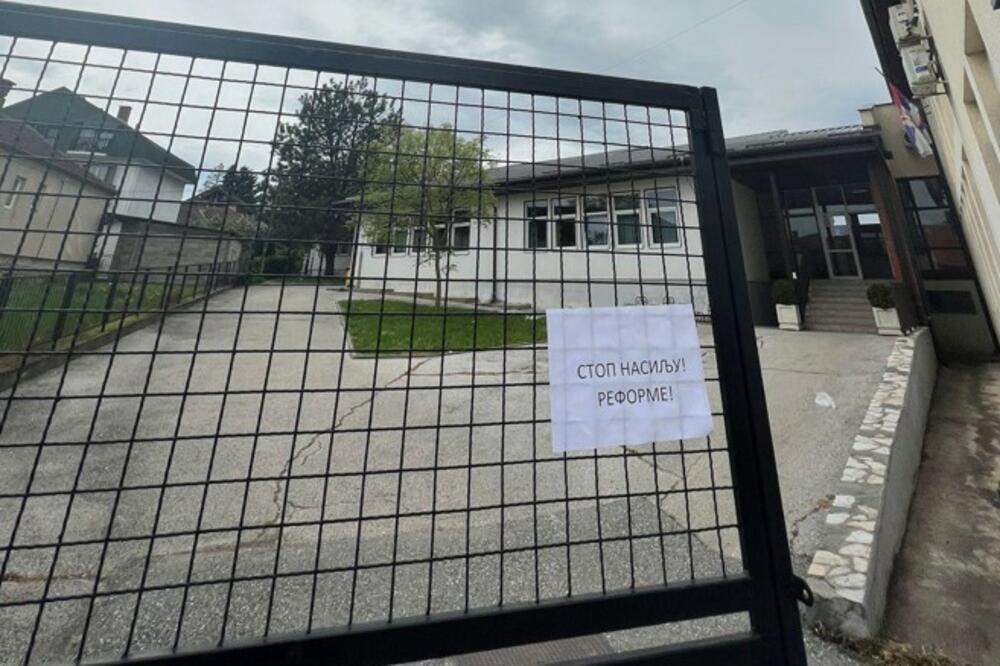 UČENICI IZ GORNJEG MILANOVCA POSLALI SNAŽNU PORUKU POVODOM TRAGEDIJE: Njihove reči TREBA SVI DA ČUJU! (VIDEO)