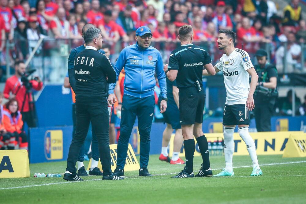 MLADENOVIĆEV SKANDAL U POLJSKOJ! Srbin šamarao protivničke igrače posle osvojenog Kupa (VIDEO)